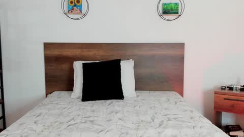 Snapshot of emillygonzalez chatting on January 3, 2025, 8:32 pm . . online show from January 3, 2025, 8:32 pm