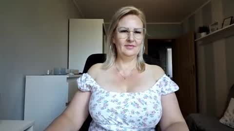 EmillyLove online show from May 23, 2026, 8:29 am