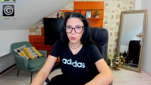 EmillyTaylor online show from December 20, 2024, 5:04 am