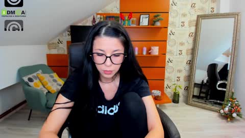 EmillyTaylor online show from December 20, 2024, 8:28 am