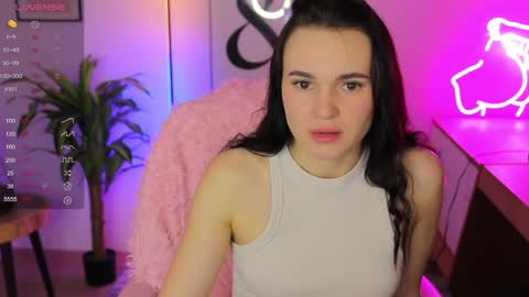 Snapshot of emily___cute chatting on December 14, 2024, 2:21 pm Emily Cute online show from December 14, 2024, 2:21 pm