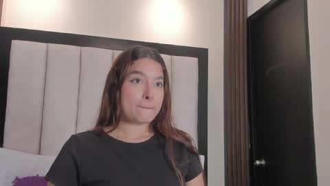Snapshot of emily__harper_ chatting on May 20, 2026, 11:38 am Emily online show from May 20, 2026, 11:38 am