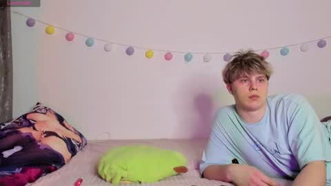 emily_and_ilumi online show from December 26, 2024, 6:43 pm