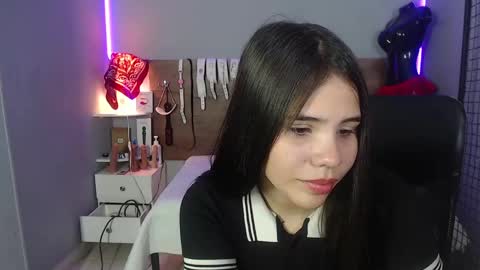 Snapshot of emily_beltonn chatting on December 5, 2024, 8:22 pm online show from December 5, 2024, 8:22 pm