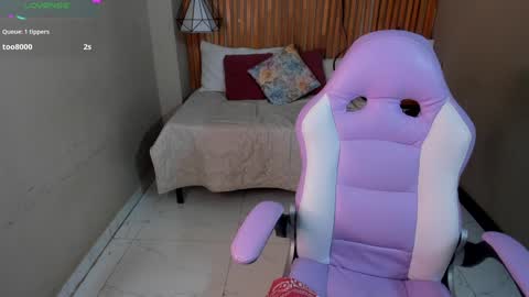 Snapshot of emily_beltonn chatting on December 29, 2024, 1:24 am online show from December 29, 2024, 1:24 am