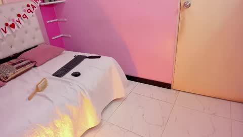 Snapshot of emily_beltonn chatting on February 12, 2025, 9:43 pm online show from February 12, 2025, 9:43 pm