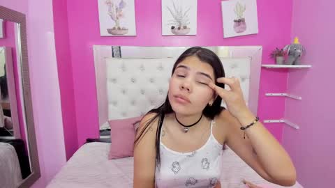 Snapshot of emily_beltonn chatting on February 23, 2025, 2:35 pm online show from February 23, 2025, 2:35 pm