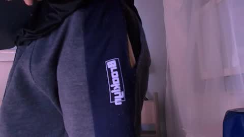 emily_castillo1_ online show from January 5, 2026, 5:27 pm