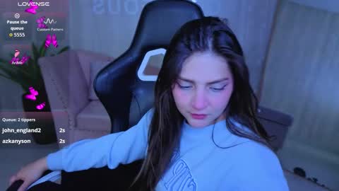 emily_cooper_t online show from March 18, 2026, 8:23 pm