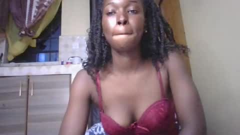 Snapshot of emily_eboniey chatting on November 19, 2025, 9:37 pm Wild fiery online show from November 19, 2025, 9:37 pm