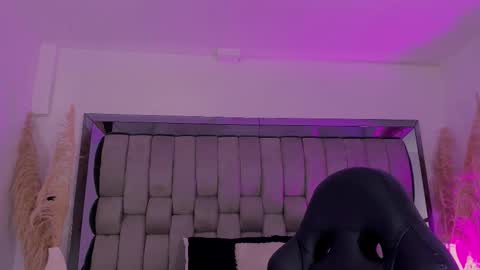 Emily online show from November 12, 2025, 1:11 pm