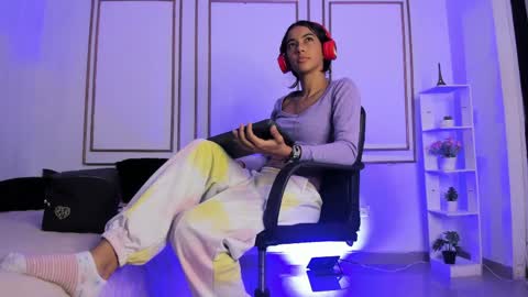 Snapshot of emily_gaviria1 chatting on June 6, 2026, 12:43 pm emily_gaviria1 online show from June 6, 2026, 12:43 pm