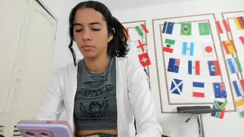 Snapshot of emily_gaviria1 chatting on June 25, 2026, 12:09 pm emily_gaviria1 online show from June 25, 2026, 12:09 pm