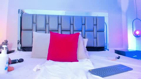 Emi  online show from February 28, 2025, 5:59 pm