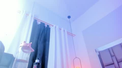 Emi  online show from March 5, 2025, 4:24 pm