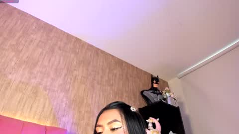 Snapshot of emily_klarence chatting on June 19, 2026, 7:17 pm Emily online show from June 19, 2026, 7:17 pm