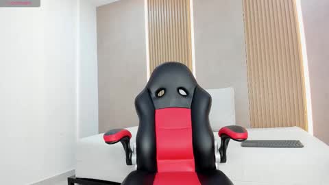 emily_kovac online show from December 5, 2025, 12:14 pm