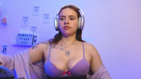 Snapshot of emily_lindey_ chatting on February 22, 2026, 1:09 pm Emily Lindey online show from February 22, 2026, 1:09 pm