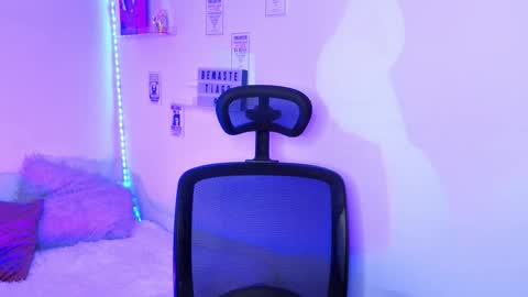 Emily Lindey online show from March 8, 2026, 5:44 am