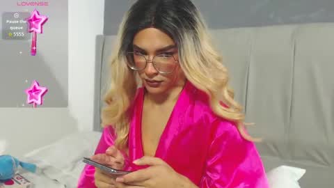 Snapshot of emily_nourx chatting on April 28, 2026, 8:03 pm Emily online show from April 28, 2026, 8:03 pm
