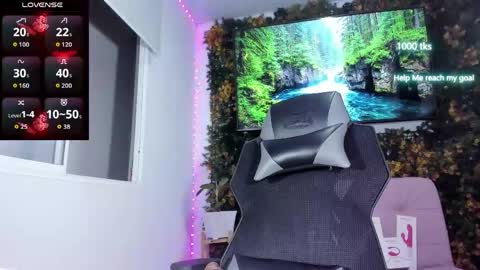 emily_palmeer online show from June 1, 2026, 9:22 am