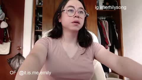 Snapshot of emily_pearl_ chatting on May 23, 2026, 8:13 pm emily_pearl_ online show from May 23, 2026, 8:13 pm
