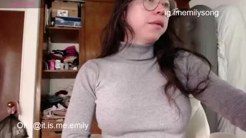 Snapshot of emily_pearl_ chatting on May 27, 2026, 8:17 pm emily_pearl_ online show from May 27, 2026, 8:17 pm