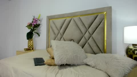 Snapshot of emily_queen7 chatting on December 21, 2024, 4:52 am Emily online show from December 21, 2024, 4:52 am