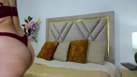 Snapshot of emily_queen7 chatting on February 14, 2025, 12:51 am Emily online show from February 14, 2025, 12:51 am