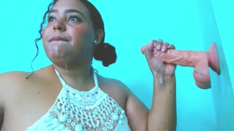 Snapshot of emily_sweet_23 chatting on December 31, 2024, 8:56 pm Liss online show from December 31, 2024, 8:56 pm