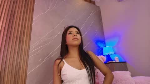 Snapshot of emily_sweett12 chatting on May 27, 2026, 12:13 pm Emily online show from May 27, 2026, 12:13 pm