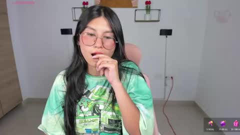 Snapshot of emily_villamil_ chatting on July 25, 2026, 11:46 pm Emi online show from July 25, 2026, 11:46 pm