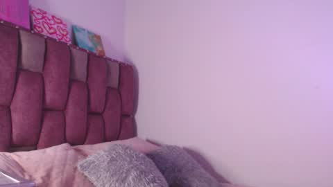 Snapshot of emily_w2 chatting on January 6, 2026, 3:43 am emily_w2 online show from January 6, 2026, 3:43 am