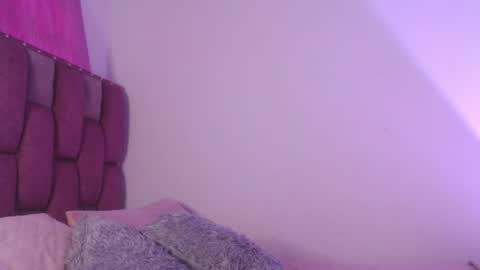 Snapshot of emily_w2 chatting on May 5, 2026, 3:36 am emily_w2 online show from May 5, 2026, 3:36 am