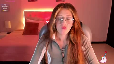 emily_warren__ online show from February 20, 2026, 8:20 pm