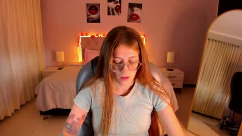 Snapshot of emily_warren__ chatting on April 24, 2026, 9:06 pm emily_warren__ online show from April 24, 2026, 9:06 pm