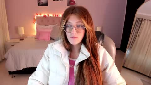 Snapshot of emily_warren__ chatting on April 29, 2026, 8:04 pm emily_warren__ online show from April 29, 2026, 8:04 pm