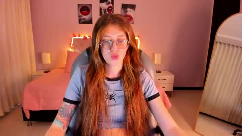 Snapshot of emily_warren__ chatting on June 2, 2026, 7:49 pm emily_warren__ online show from June 2, 2026, 7:49 pm