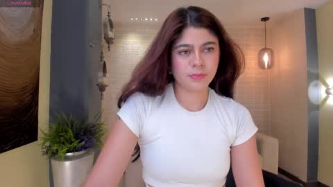 Snapshot of emilyarmstrong chatting on December 10, 2024, 12:05 pm Emily Armstrong online show from December 10, 2024, 12:05 pm