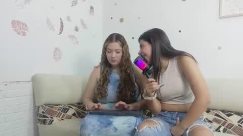 Snapshot of emilyblosom_y_miarose chatting on July 17, 2026, 5:40 pm online show from July 17, 2026, 5:40 pm