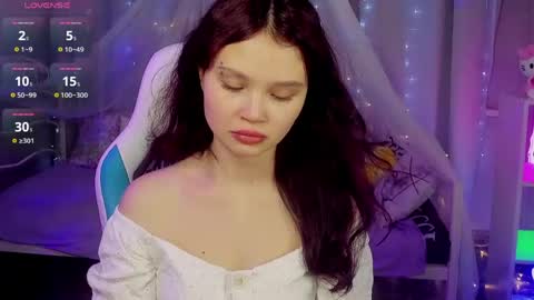 Emilyhaves online show from May 5, 2026, 9:28 am