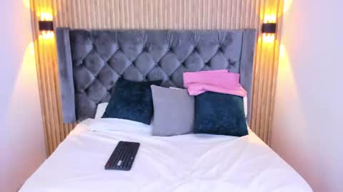 emilygracce online show from July 20, 2026, 12:51 pm