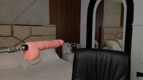 Emily Hendrix online show from January 10, 2025, 8:04 pm