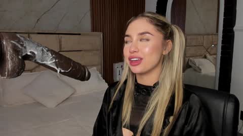 Emily Hendrix online show from January 11, 2025, 5:10 am