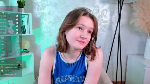 Snapshot of emilyhewell chatting on January 28, 2025, 5:54 am Emi online show from January 28, 2025, 5:54 am