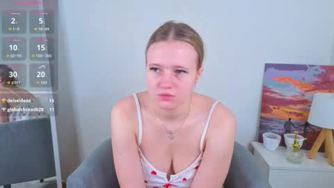 Snapshot of emilyhewell chatting on September 27, 2025, 1:32 am Emi online show from September 27, 2025, 1:32 am