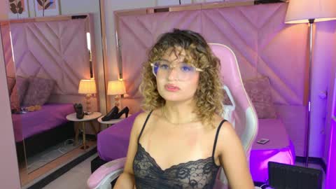 Emilyjonnes  online show from April 6, 2026, 7:59 pm