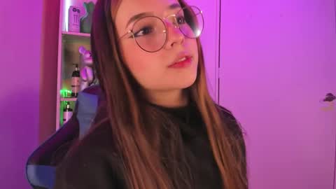 VALEEEN online show from February 2, 2025, 3:49 pm