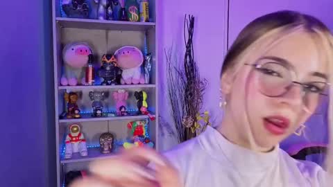 VALEEEN online show from September 25, 2025, 4:21 pm