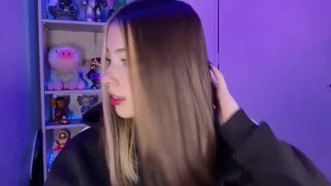 VALEEEN online show from October 14, 2025, 5:14 pm